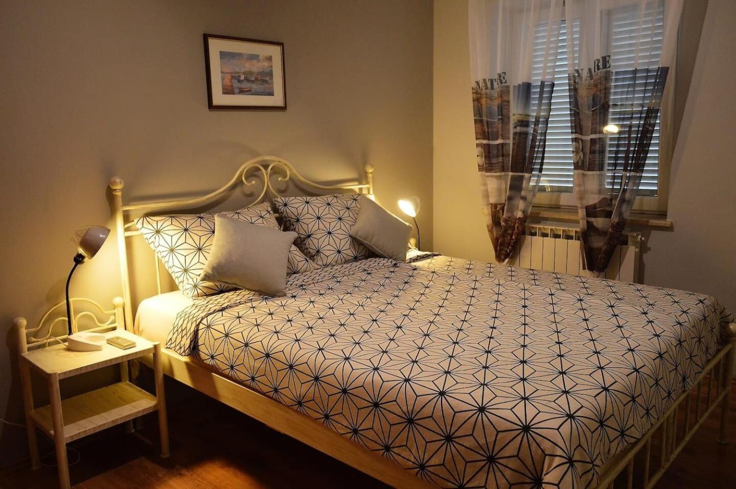 Leonard Apartment *